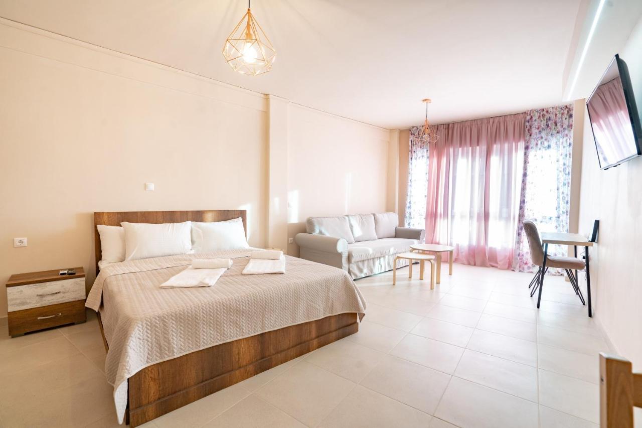 Monastiraki Metro Station For 4 Persons * Atenas