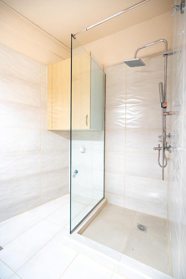 Monastiraki Metro Station For 4 Persons * Atenas