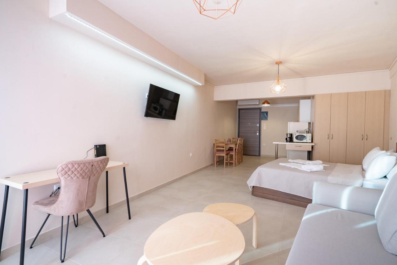 Monastiraki Metro Station For 4 Persons Atenas